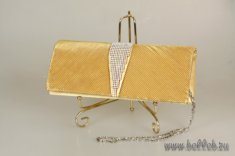 золотистая сумочка-клатч, украшенная жатой тканью и стразовой полоской № 18093