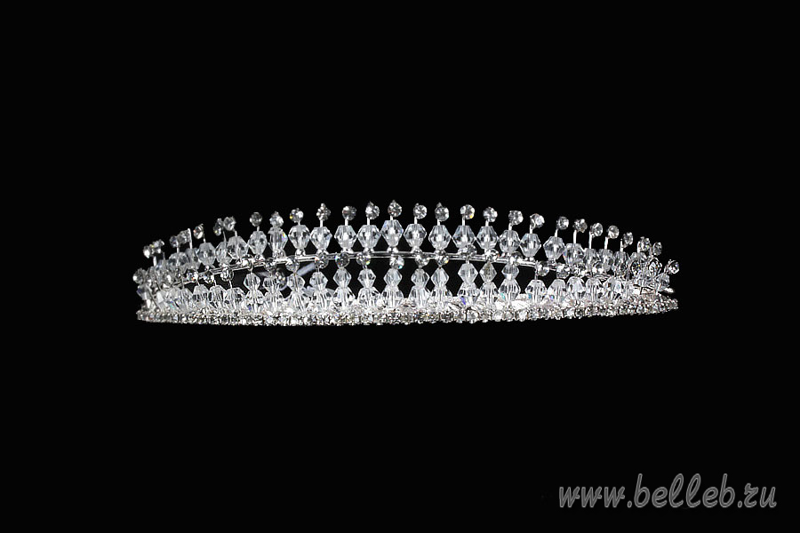 почти прозрачная диадема (тиара, корона), украшенная мелкими хрусталиками и небольшим количеством страз №117