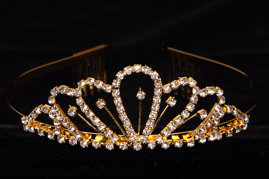 симпатичная высокая диадема (тиара, корона) золотистого цвета  №57