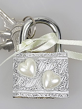 купить серебристый свадебный замок с перламутровыми сердцами, 2015