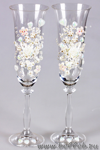 Великолепные свадебные бокалы ручной работы цвета айвори (шампань), украшенные сердцами, цветами и нежным кружевом №30002 