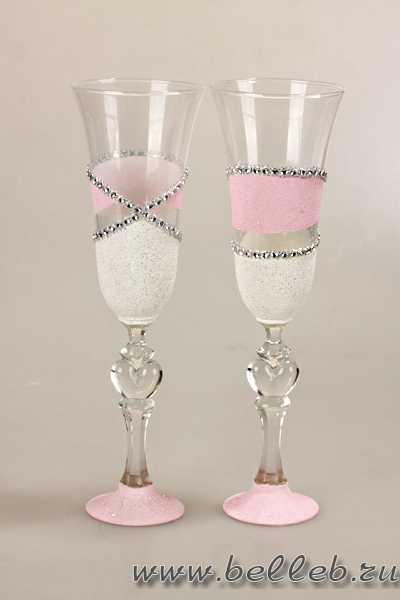 Комплект свадебных бокалов ручной работы, украшенный бело-розовой росписью и серебристыми стразами №30070